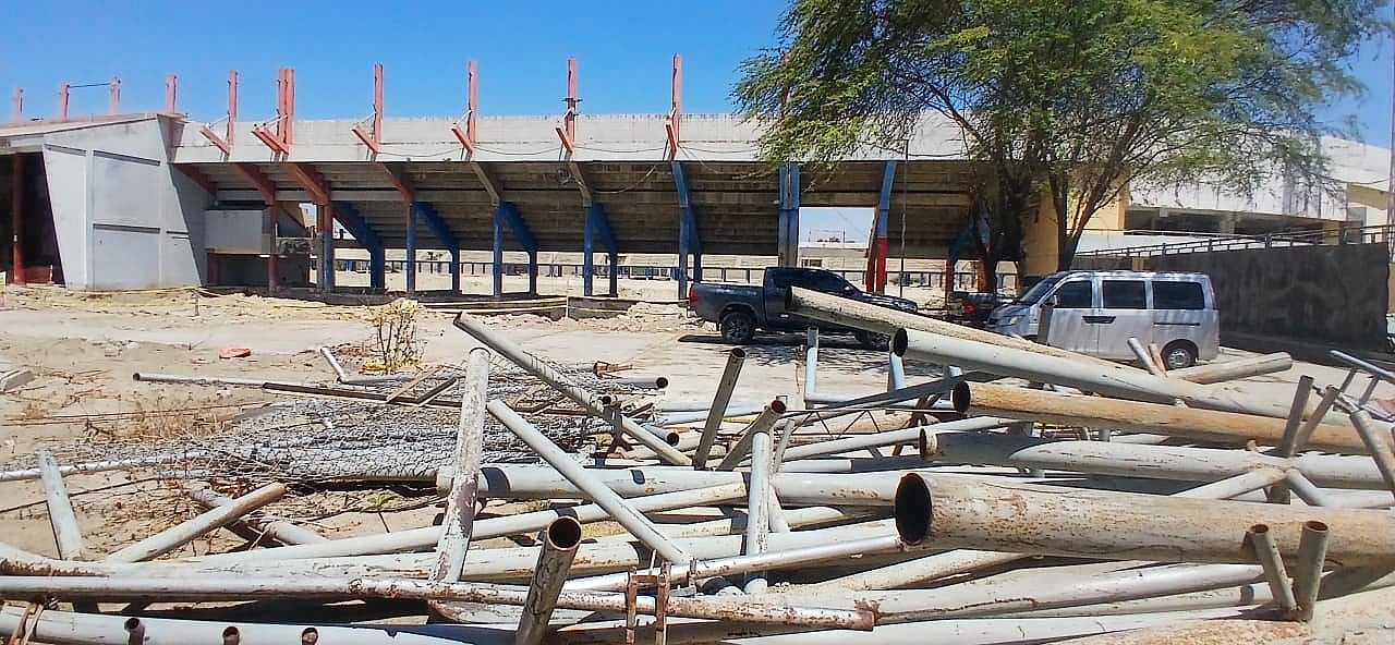 La obra del estadio Miguel Grau se paralizó por diversas deficiencias.