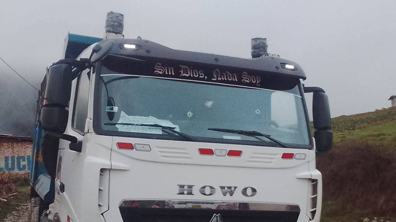 Banda que se identifica como “Los lechuzas” reventó neumáticos de vehículo. Los transportistas piden el apoyo de la Policía y rondas campesinas para frenar atentados.