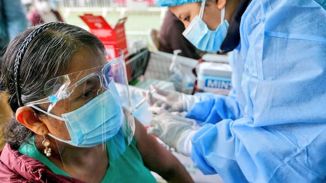 Lima y Callao: Incrementaron en 30% capacidad de atención en 19 vacunatorios metropolitanos 