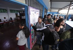 Electores esperan más de dos horas frente al colegio San Luis Gonzaga en San Juan de Miraflores (FOTOS)