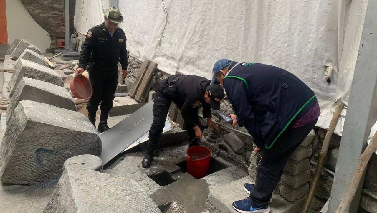 En el lugar se detuvo en flagrancia a dos personas, quienes fueron trasladados a la delegación policial para continuar las pesquisas.