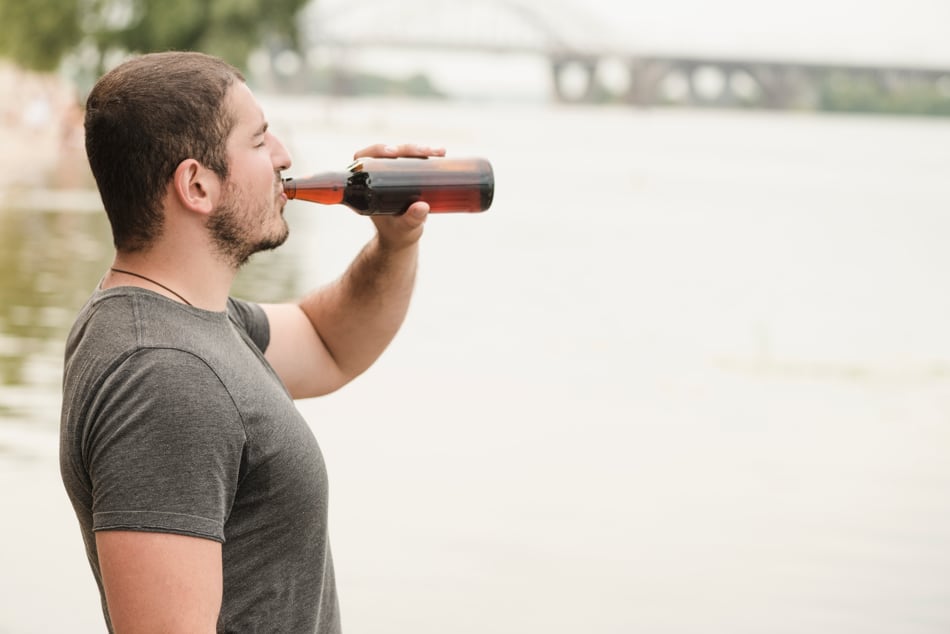 Los mayores efectos negativos se observan con consumos elevados, especialmente después del ejercicio. Una cerveza ocasional no equivale a los escenarios estudiados con ingestas intensas.