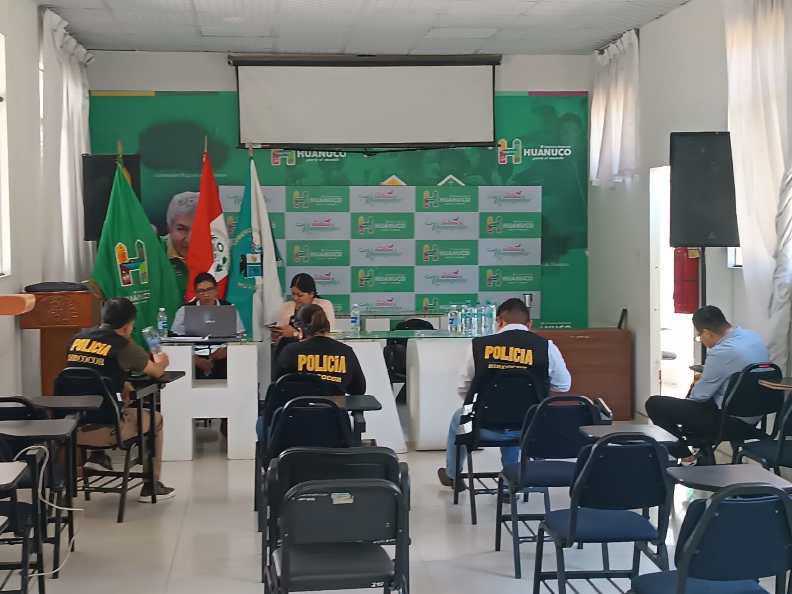 Ante denuncias de presunto direccionamiento de concurso CAS y 276