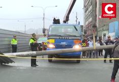 La Victoria: Poste de alumbrado público se desploma y deja un herido