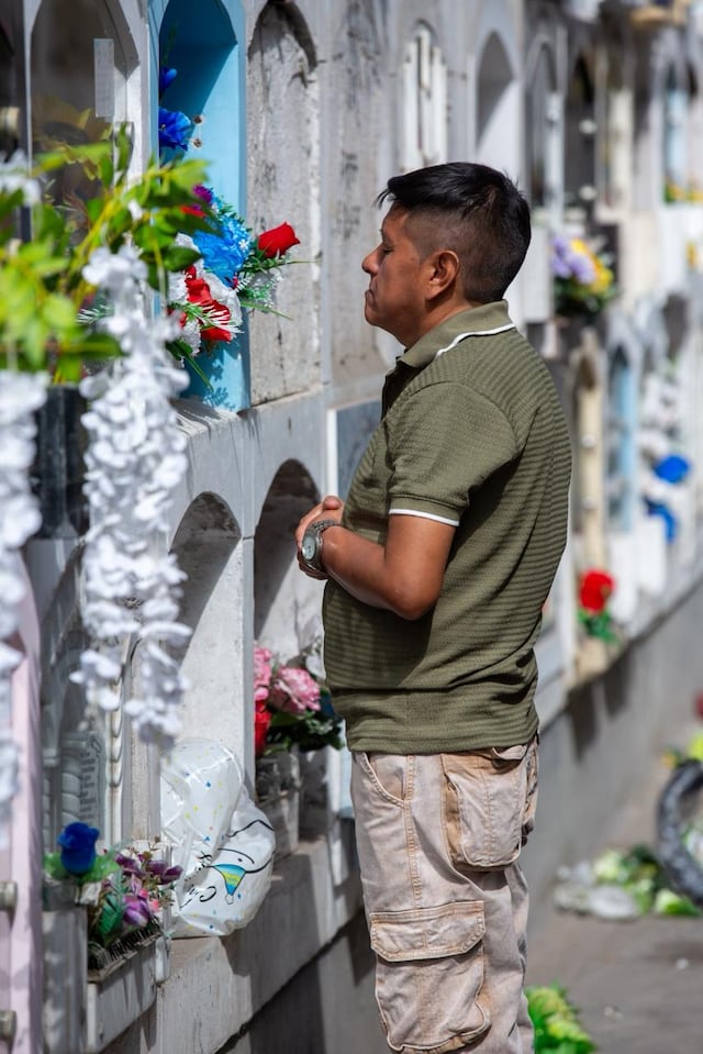 Día del Padre: familias visitan el cementerio El Ángel para recordar a sus seres queridos (Fotos: Fernando Sangama/GEC)