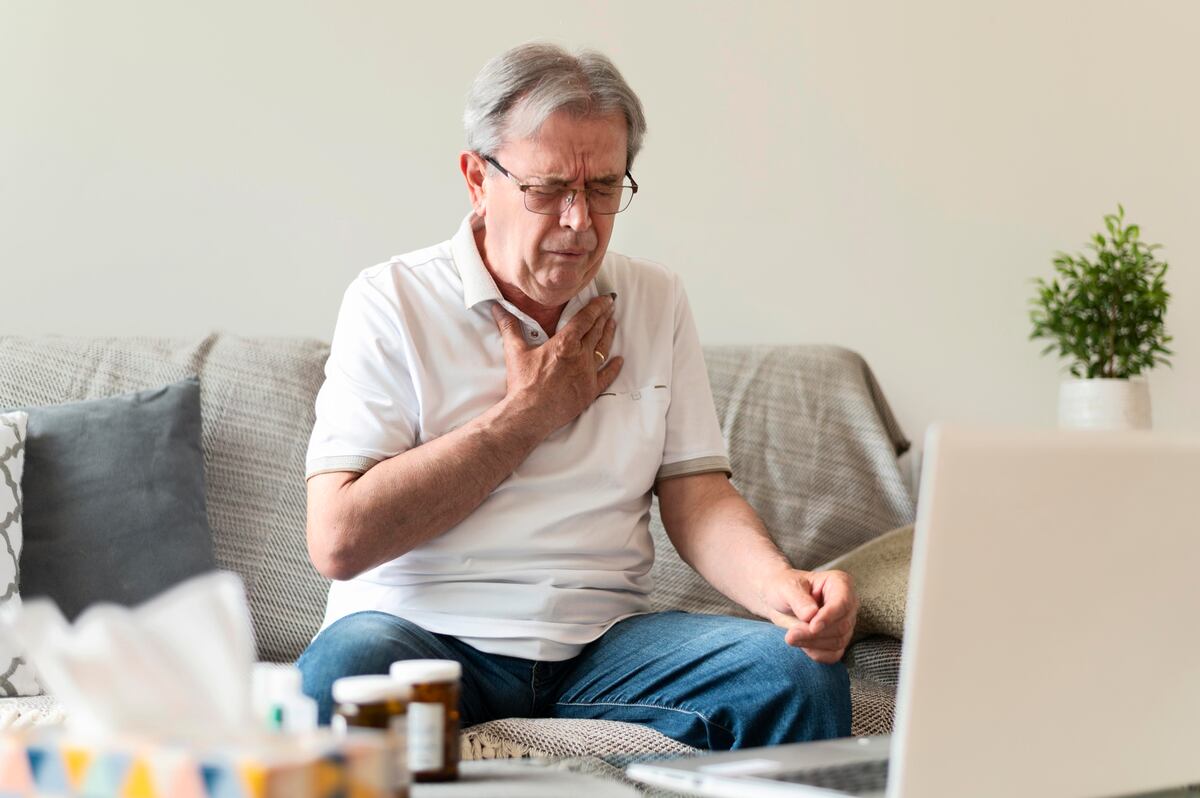 El aumento de las temperaturas podría elevar hasta 10 veces el riesgo de infartos y accidentes cerebrovasculares en personas con enfermedades preexistentes, según advierte el Dr. Martín Salazar, presidente de la Sociedad Peruana de Hipertensión Arterial.
