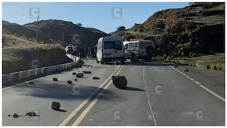 Con bloqueo de carretera en Huaricolca - Tarma  transportistas protestan contra la Sutran