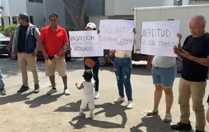 Proveedores protestaron en la sede de Qali Warma - Lambayeque.