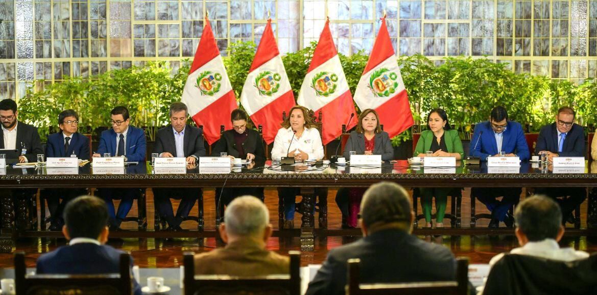 Alcaldes distritales de la región Piura se reunieron con Dina Boluarte para solicitar presupuesto para las actividades de prevención ante el FEN