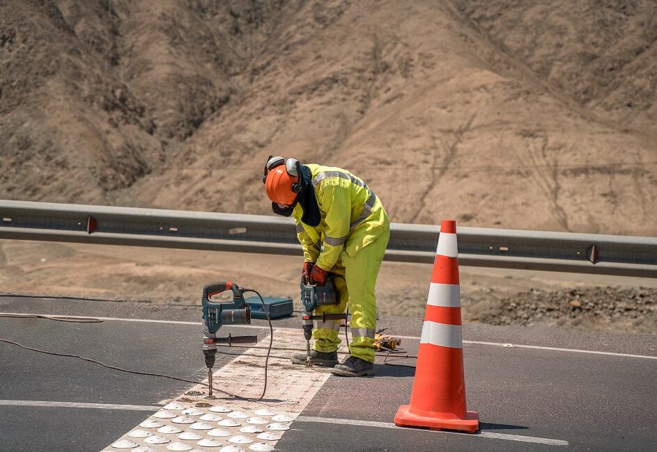 Son nueve sectores de la red vial 4 (Pativilca – Santa – Salaverry) recibirán mejoras de señalización vertical y seguridad vial, para la prevención de riesgos asociados al exceso de velocidad y la forma de la vía; además de mejorar la demarcación horizontal para orientación del conductor.