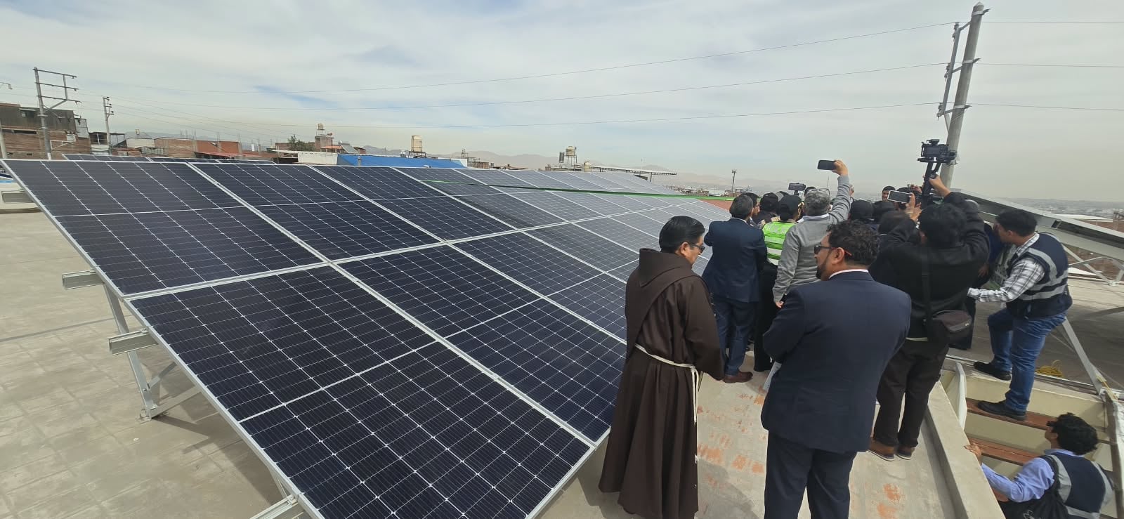 Inauguran sistema solar fotovoltaico en colegio Paola Frassinetti en Arequipa