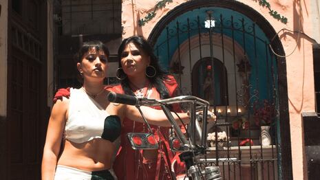 Rossy War presenta a su sucesora: Andrea Martínez lanza “Bombo Vaivén”