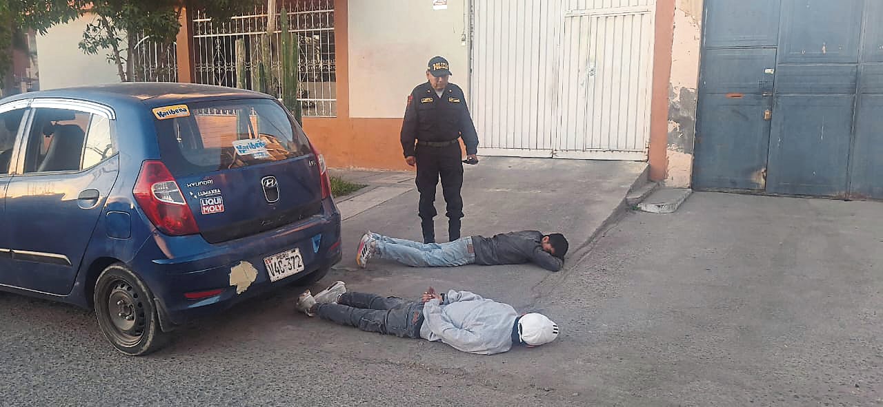 Policía captura a ladrones de autopartes en Mariano Melgar
