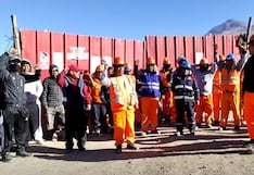 Obreros de carretera Cayma–Cabrerías protestan por falta de pago
