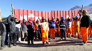 Obreros de carretera Cayma–Cabrerías protestan por falta de pago