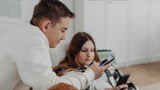 Vacaciones escolares: cinco claves para evitar el exceso de pantallas en niños y adolescentes