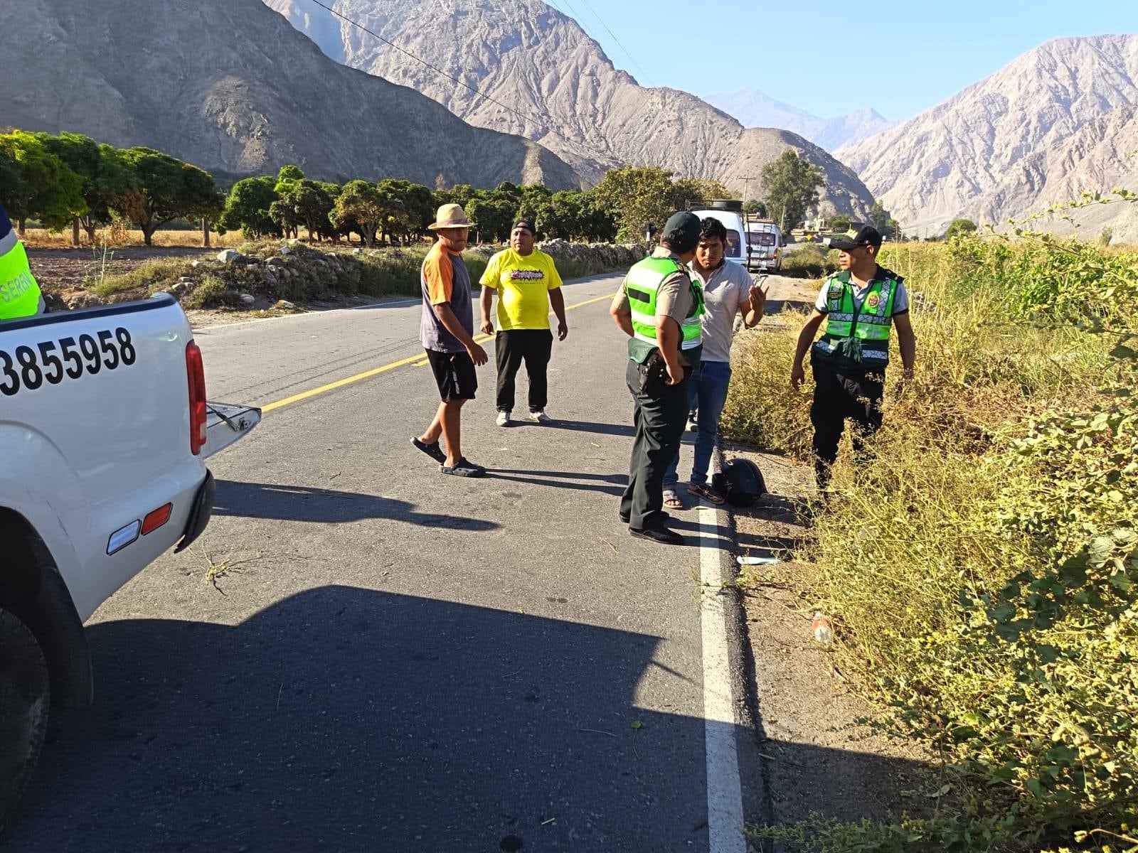 Choque entre la moto y la camioneta se registró en la carretera en el sector Ongoro de Aplao (Foto: Castilla Noticias)