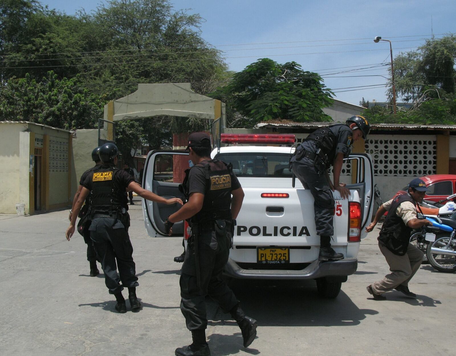 Los hampones interceptaron al secretario de la JASS a pocos metros de la puerta principal del local y tras amenazarlo de muerte, le robaron el dinero