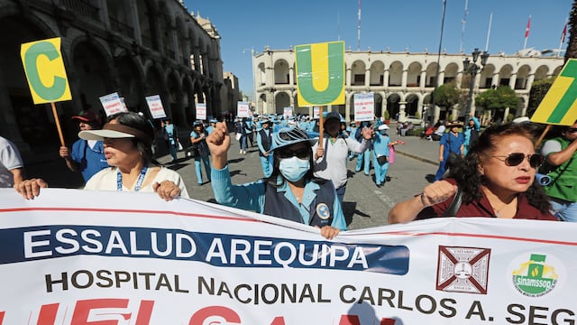 Trabajadores en EsSalud en Arequipa levantan la huelga luego de conseguir mejoras remunerativas