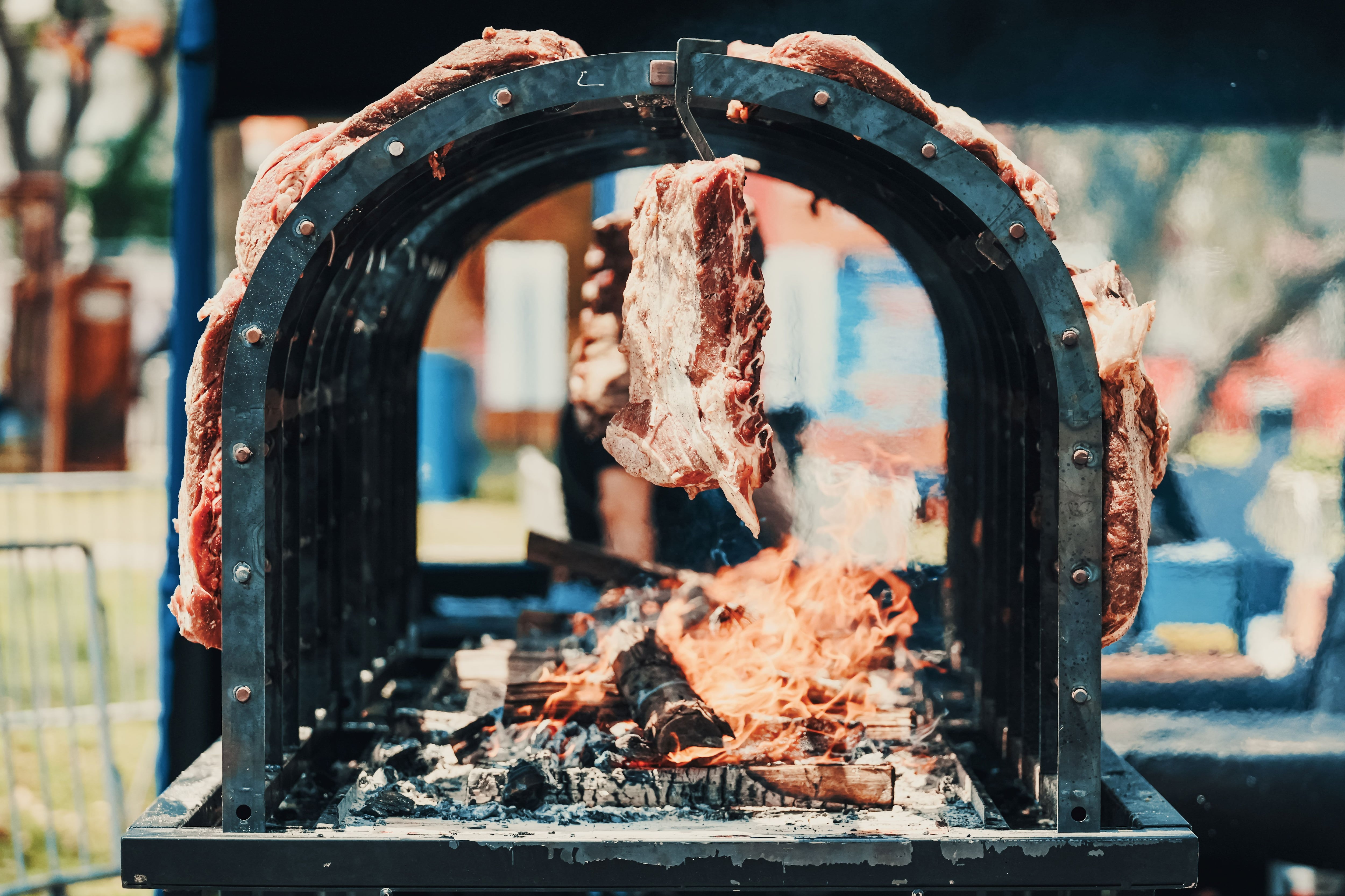 El festival organizado por Filo reunirá propuestas de parrilla argentina, carnes premium, cocina nikkei y preparaciones al fuego. La jornada incluirá conciertos y experiencias gastronómicas desde el mediodía.