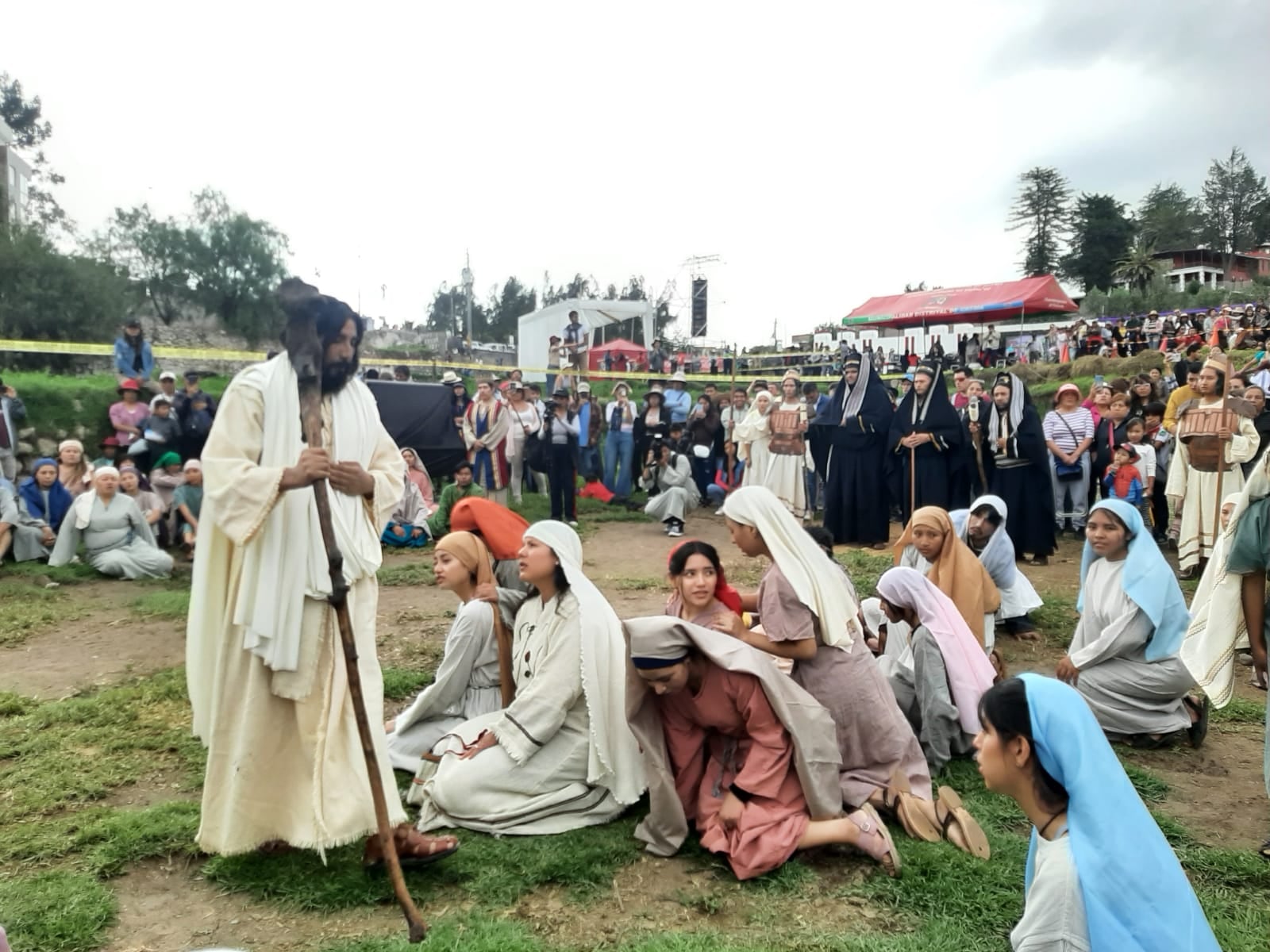 Población acudió masivamente a escenificación. (Foto: GEC)