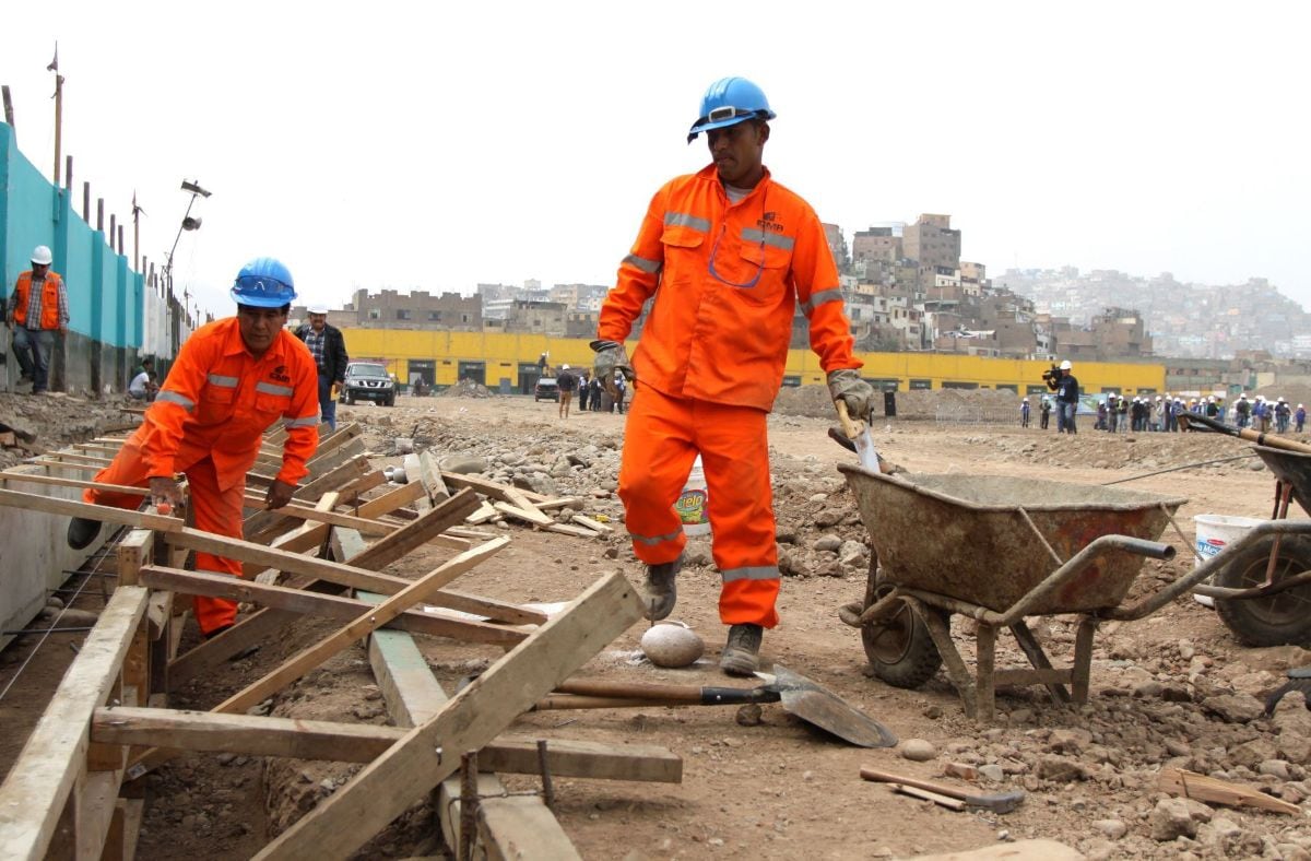 Nueva norma amplía el acceso a EsSalud para trabajadores de construcción civil y sus familias, incluso con aportes no consecutivos. Foto: Andina/ Referencial.