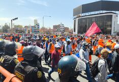 Obreros de construcción civil se movilizan al centro de la ciudad de Arequipa (FOTOS Y VIDEO)