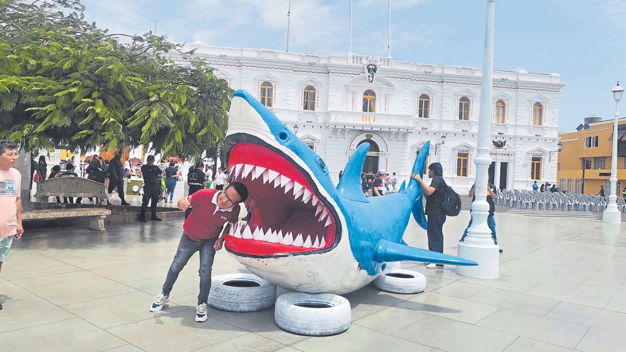 Patrimonio Cultural de la Nación fue invadido por disposición de Arturo Fernández, quien anuncia que llevará nuevas figuras a ese sitio histórico.