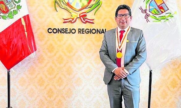 Martín Camacho denunciará hoy en el Ministerio Público a Frank Solorzano, luego que lo acusara de tener dos títulos falsos. Le pide S/ 500 mil de reparación civil.