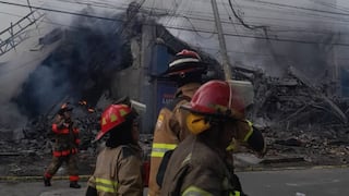 Fuego arrasa con local de seis pisos en Trujillo (VIDEO)