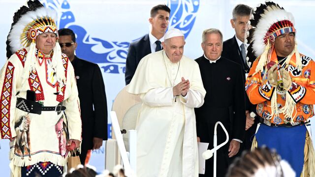 Papa Francisco pide perdón en Canadá por abusos de la Iglesia contra indígenas