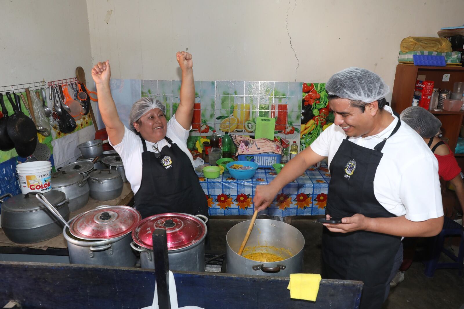 Se atiende a un total de 133 comedores populares y 62 vasos de leche en los que en total se beneficia a unas 15 mil personas en toda la provincia.