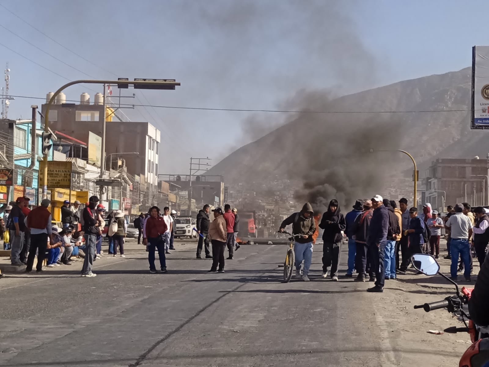 Transportistas bloquean Cono Norte de Arequipa y queman llantas (Foto: GEC)