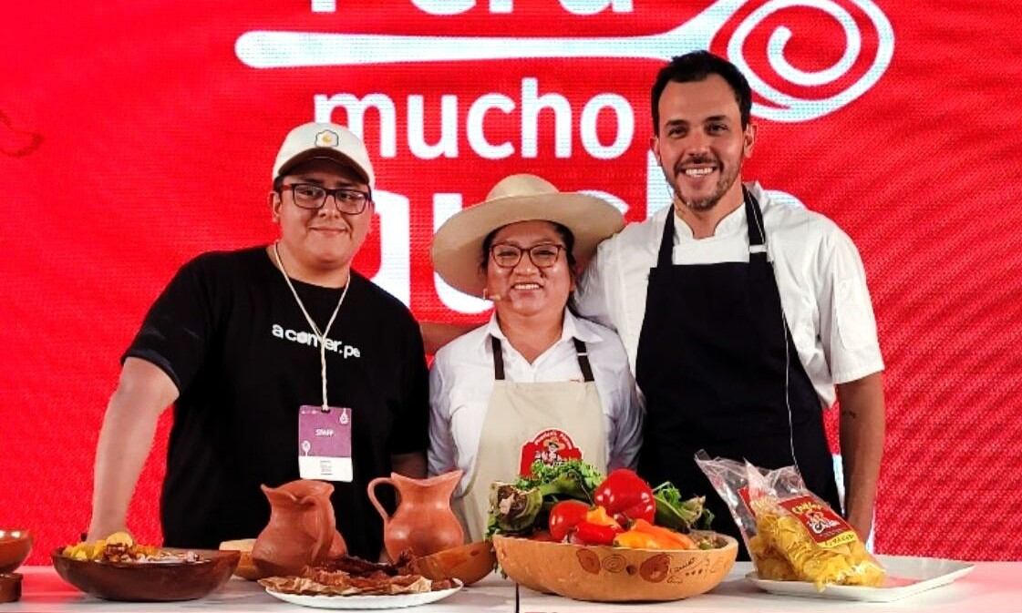 Mayra Chiroque se lució con clase magistral donde preparó los emblemáticos potajes piuranos.