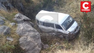 Escolares salvan de morir tras volcadura de combi en Jauja