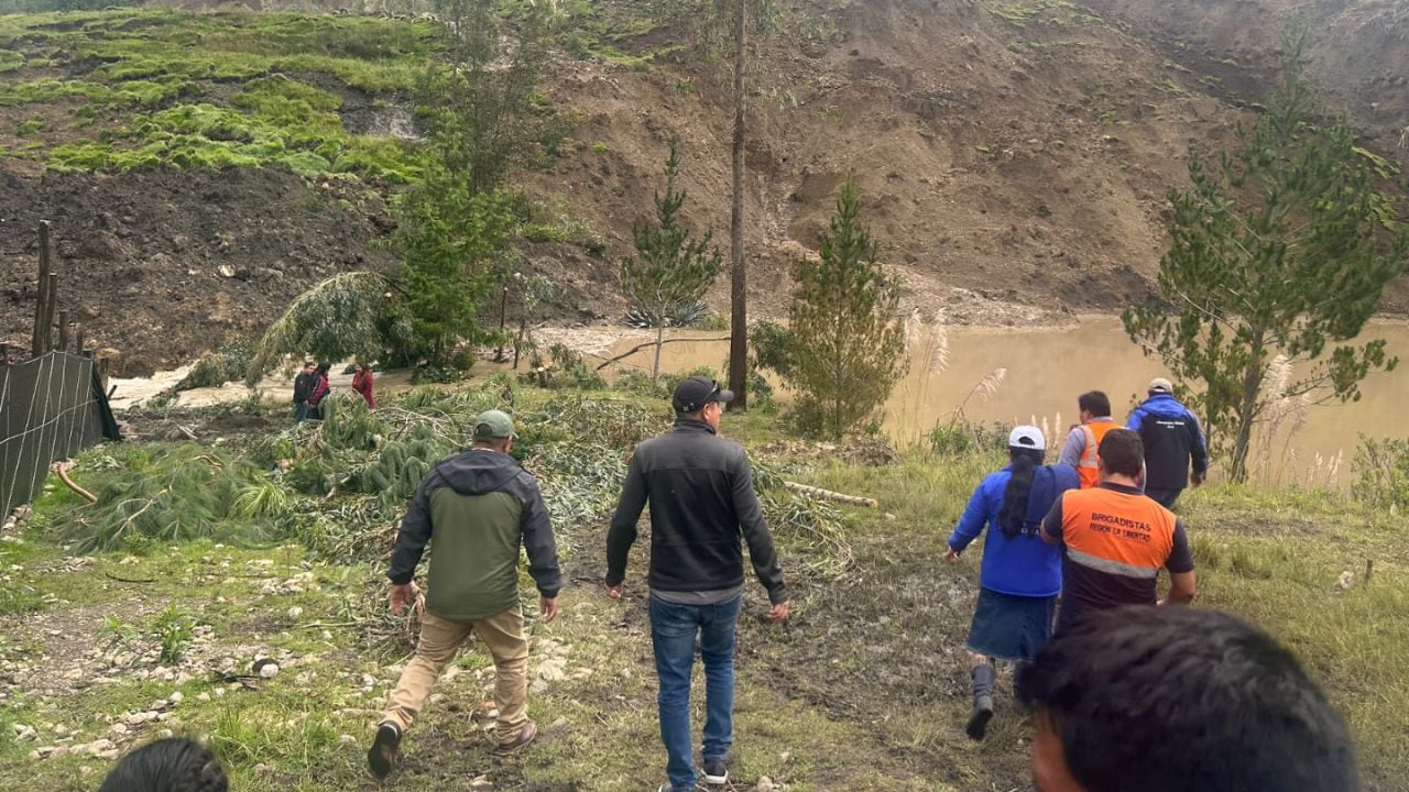 Autoridades evalúan daños. Familiares dejaron sus hogares.