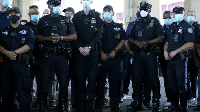 Policía de Estados Unidos bajo la lupa por reglas poco claras e inmunidad tras denuncias 