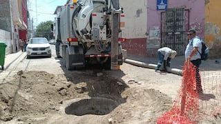EPS Grau continúa con trabajos de limpieza de buzones en el centro de Piura