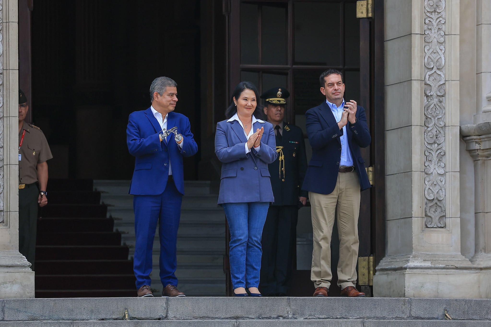 La presidenta afirmó que no distinguirá “colores políticos” y pidió coordinación entre los tres niveles de gobierno. También anunció una meta de un millón de títulos de propiedad hasta 2031. (Foto: Presidencia)