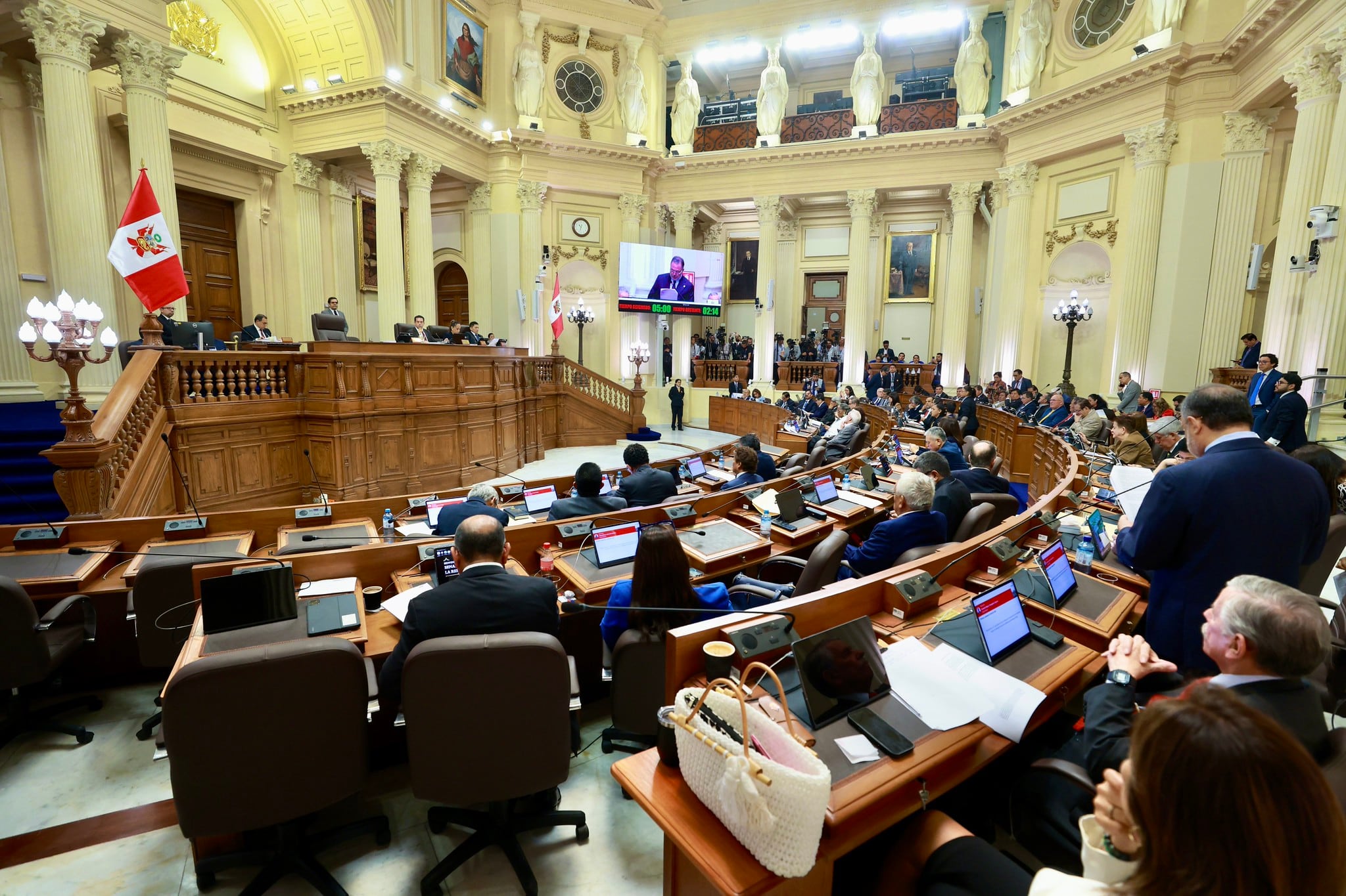 Senado elige a Oswaldo Molina, José Ricardo Stok y Juan José Marthans como directores del BCR