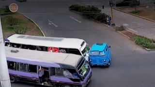 Bus se pasa la luz roja y embiste a mototaxi en San Juan de Lurigancho dejando tres heridos