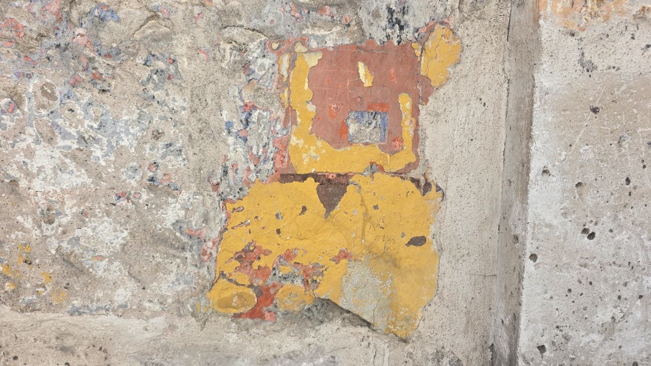 Pinturas en la calle Bolívar, antigua vía de la Aduana y los trampantojos de Arequipa. (Foto: Yunsu Pariapaza/@photo.gec)