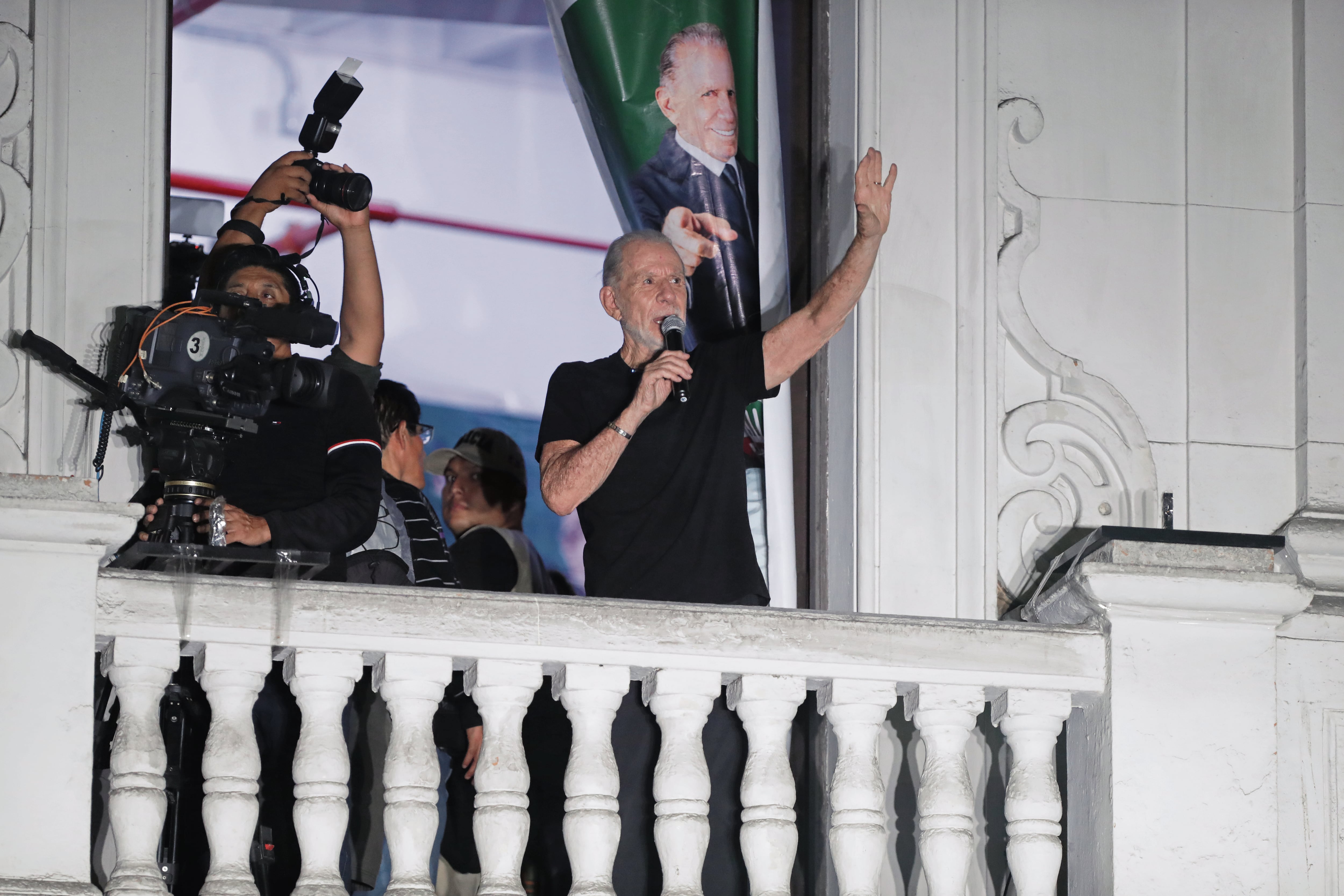 Durante el evento se presentó Daniel Barragán y Dina Hancco Hancco, candidatos a la primera y segunda vicepresidencia, respectivamente. (Foto: Julio Reaño/@photo.gec)