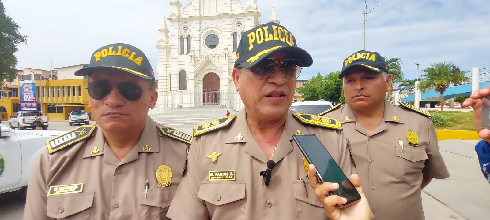 Jefe de la Región Policial Piura, Manuel Farías, dijo que serán denunciados ante la Fiscalía. Además, indicó que varios policías terminaron golpeados.