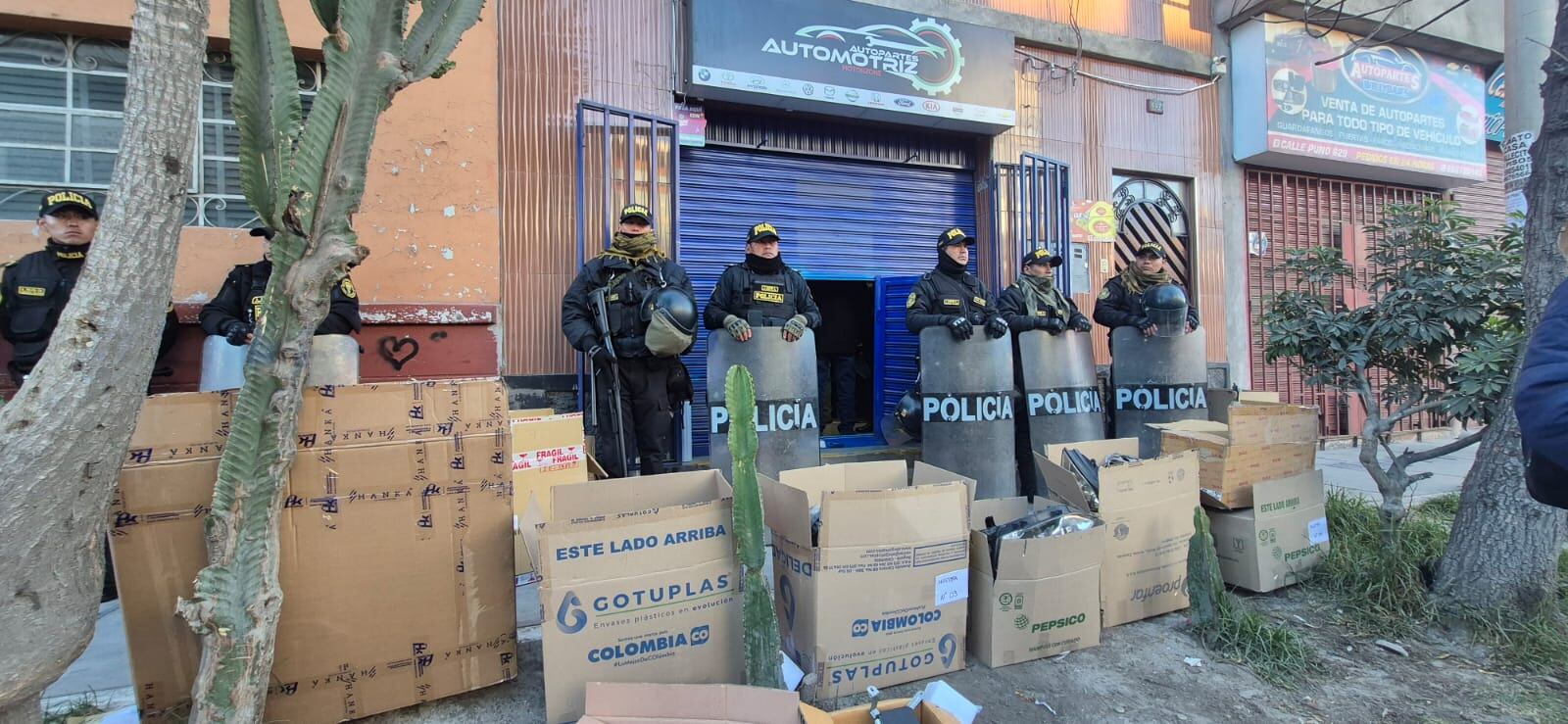 Allanamiento en local de la calle Puno. Foto: GEC