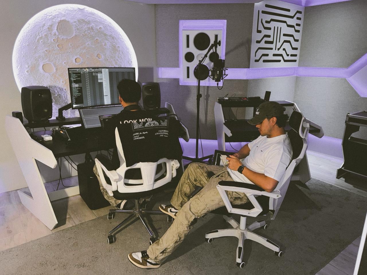 Ganadores del Latin Grammy, por sus producciones y composiciones con diversos artistas, entre ellos por la canción “Si Estuviésemos Juntos” de Bad Bunny, canción exclusiva del primer show que ofreció el cantante en Lima.