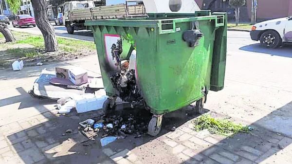 Gerente del Segat, Roberto Portilla, dice que denunciará a responsables. Pide instalar cámaras en puntos en donde se ubican estos recipientes.