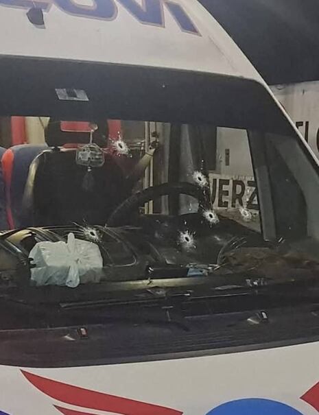 La Libertad: Atacan a balazos miniván de la empresa de transportes “Alcovi” y asaltan a pasajeros