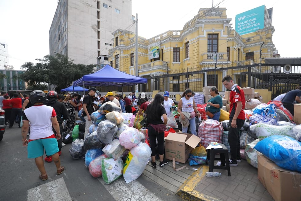 La solidaridad unió a peruanos y venezolanos en una campaña de donación de ayuda humanitaria para los compatriotas afectados por los devastadores terremotos en Venezuela