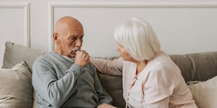Hipertensión, diabetes y osteoporosis pueden desarrollarse durante años sin síntomas evidentes. Especialista explica qué controles preventivos considerar según la edad y los factores de riesgo. (Foto: Vlada Karpovich / Pexels)